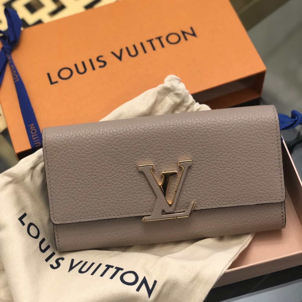 Louis Vuitton Capucines Wallet